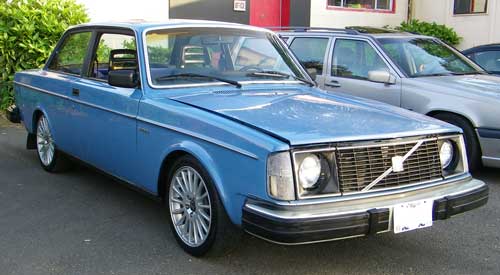 Hackster's 1981 Volvo 242 DL