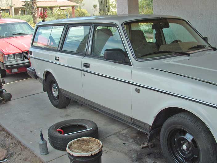 Volvo 240 with side marker
                      lights.